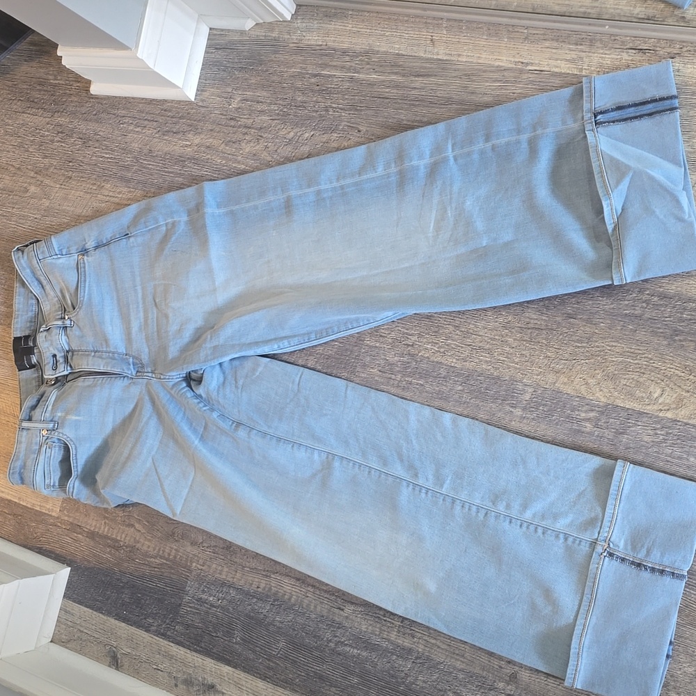 Sz 8 House Black Market Light Blue Flare Crop Jeans